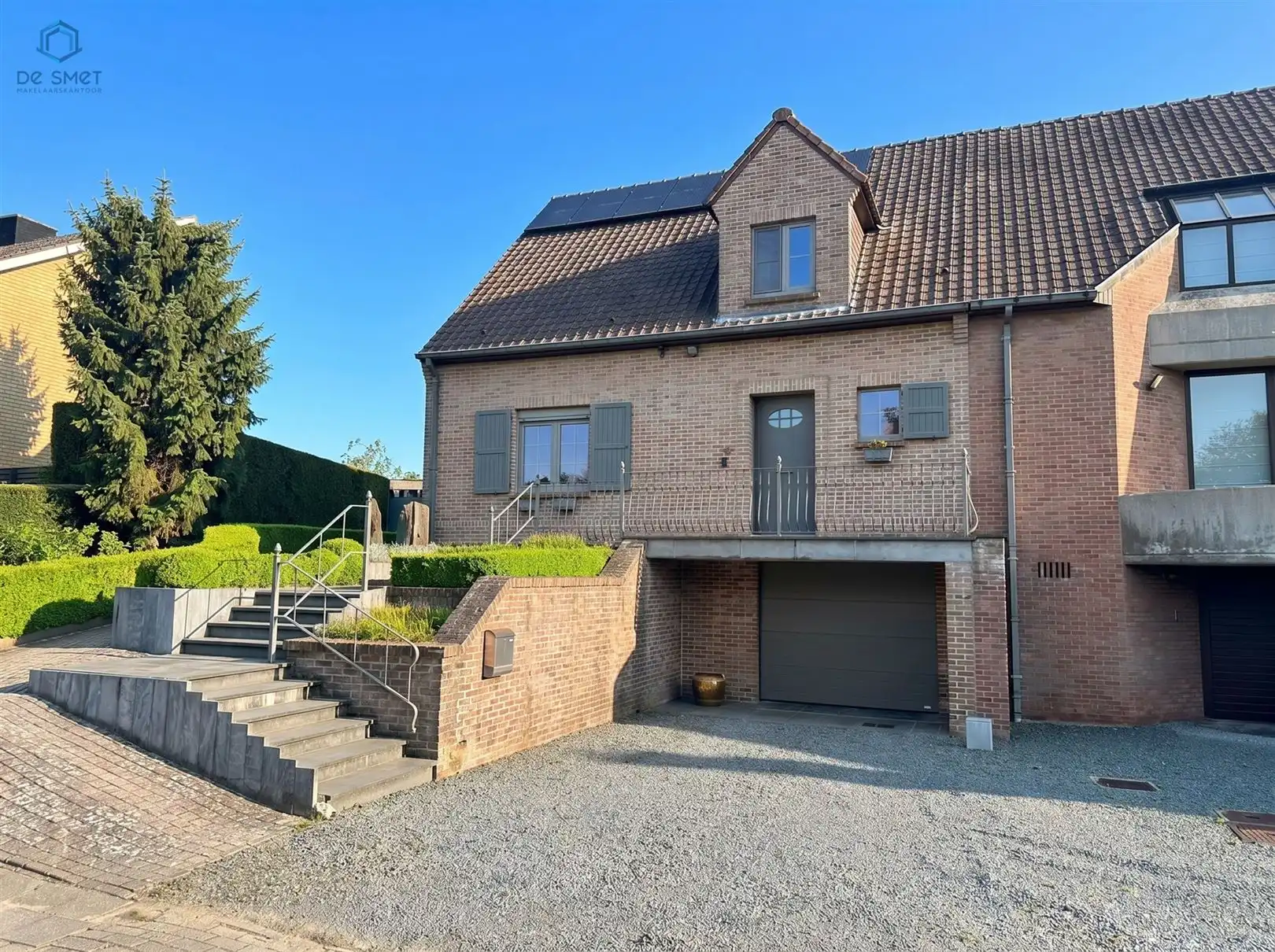Perfect onderhouden gezinswoning met tuin, epc C en topligging foto {{pictureIndex}}