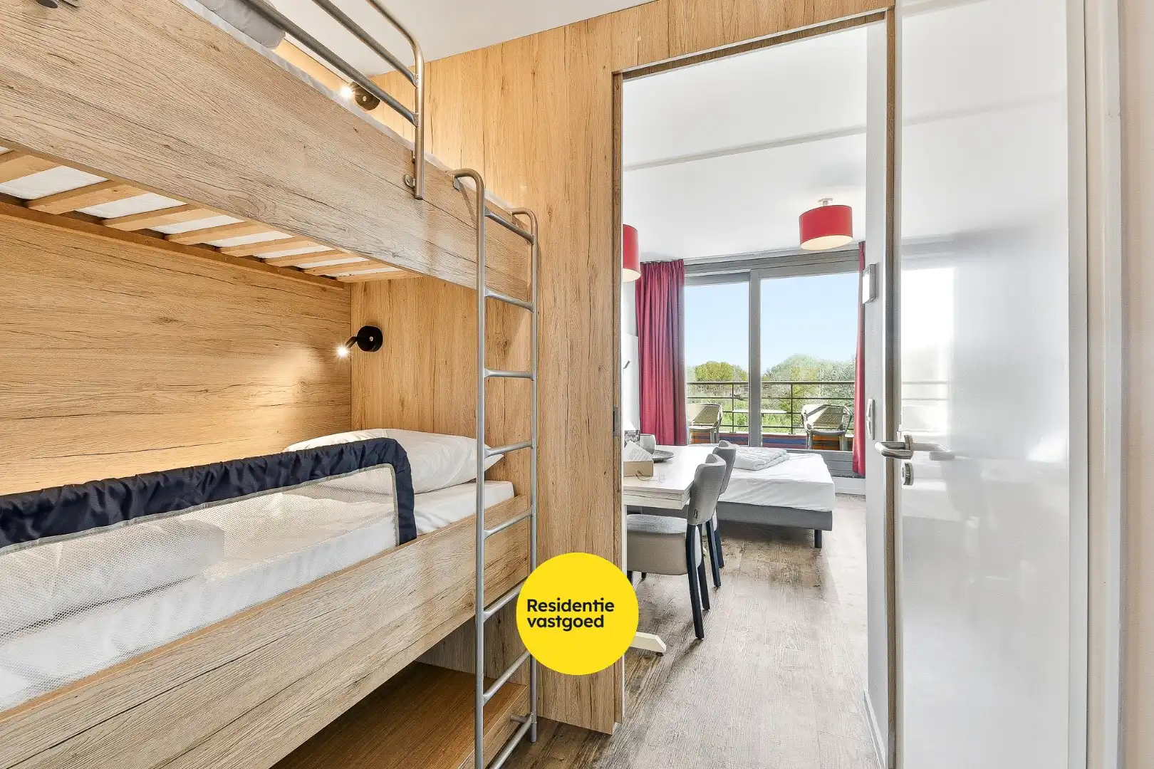 Vernieuwd gemeubeld vakantieappartement foto {{pictureIndex}}