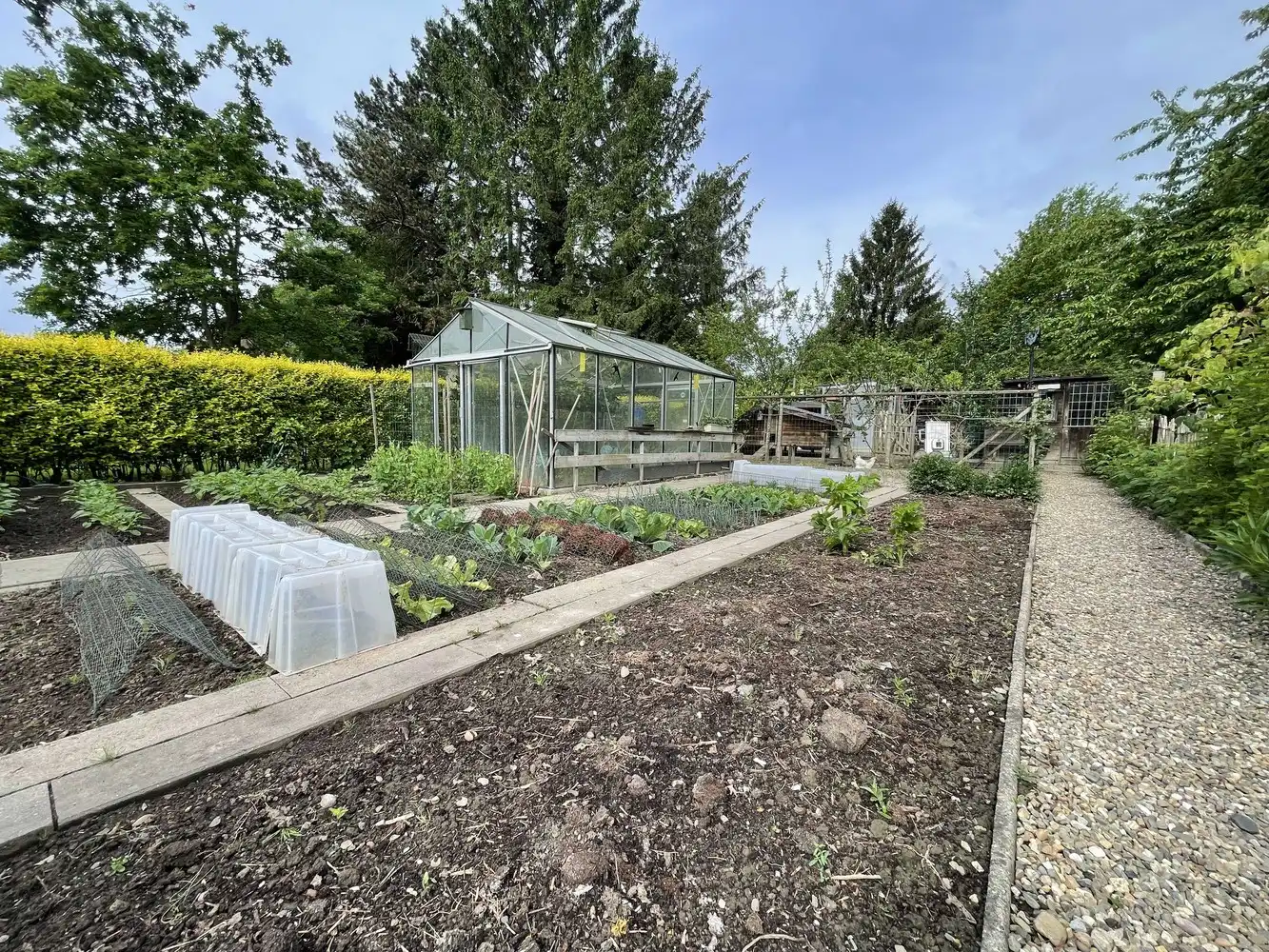Rustig gelegen gezinswoning met prachtige tuin foto 19