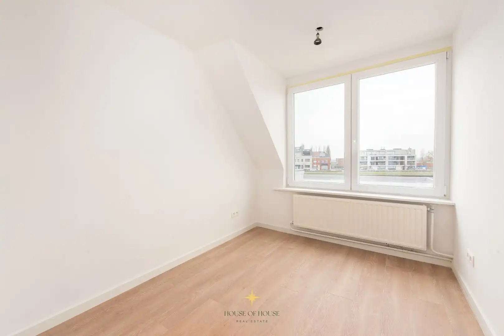 Gerenoveerde bel-étage met 3 slaapkamers en ruime garage foto 14