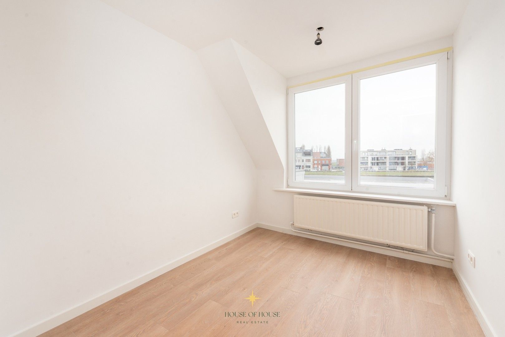 Gerenoveerde bel-étage met 3 slaapkamers en ruime garage foto 14