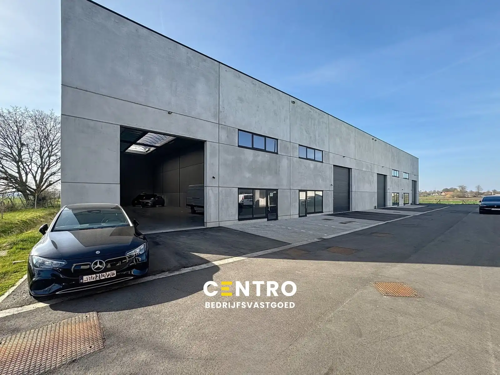 Verhuurd NB MAGAZIJN (332m²) met parkeergelegenheid voor de deur te koop langs de Aalterbaan te Maldegem (achter de nieuwe Mercedes-garage)! foto {{pictureIndex}}