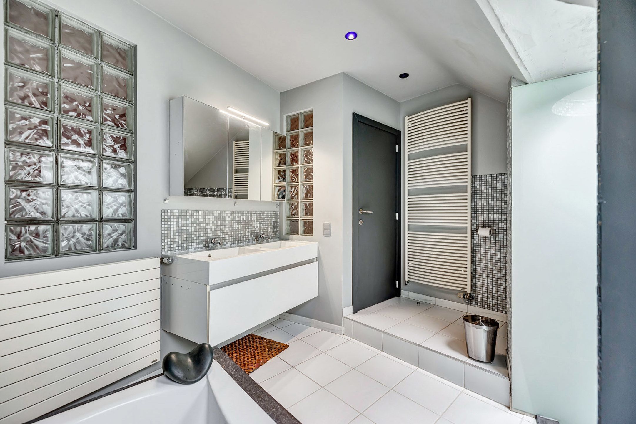 Gezellige, instapklare HOB met garage en tuin foto 22