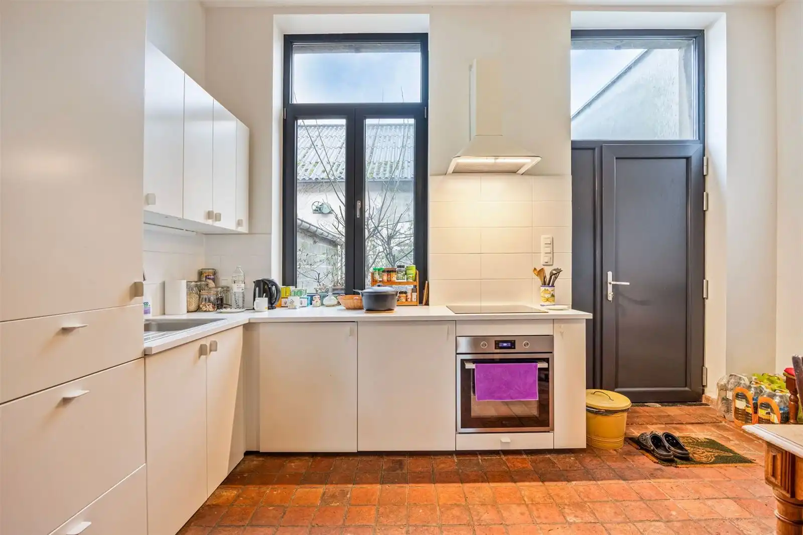 Woning 2 slaapkamers met magazijn en bureel  foto 6