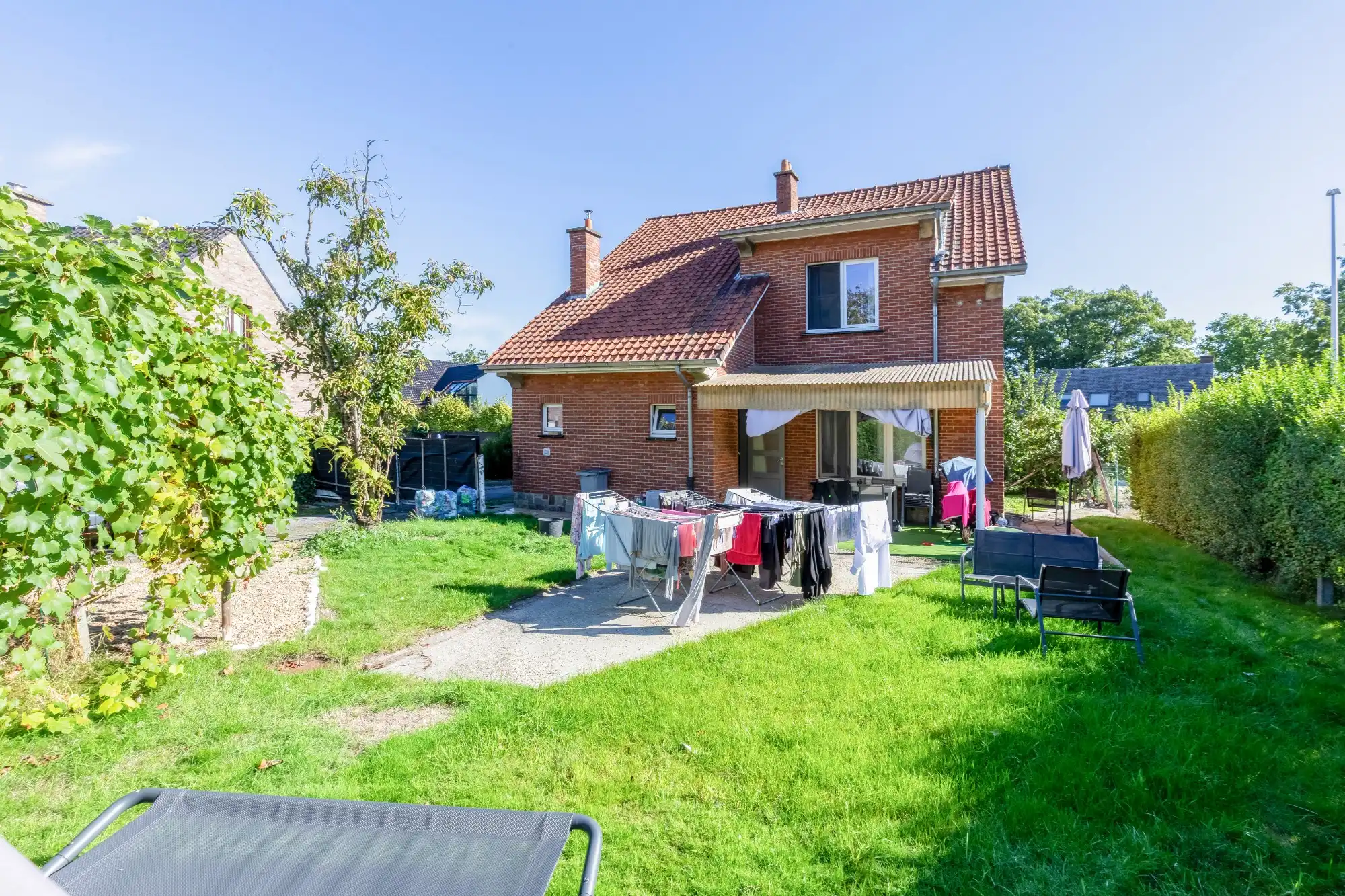Voormalige hofstede met stallingen op perceel van 3016 m² dicht bij het centrum van Sint-Niklaas foto 4
