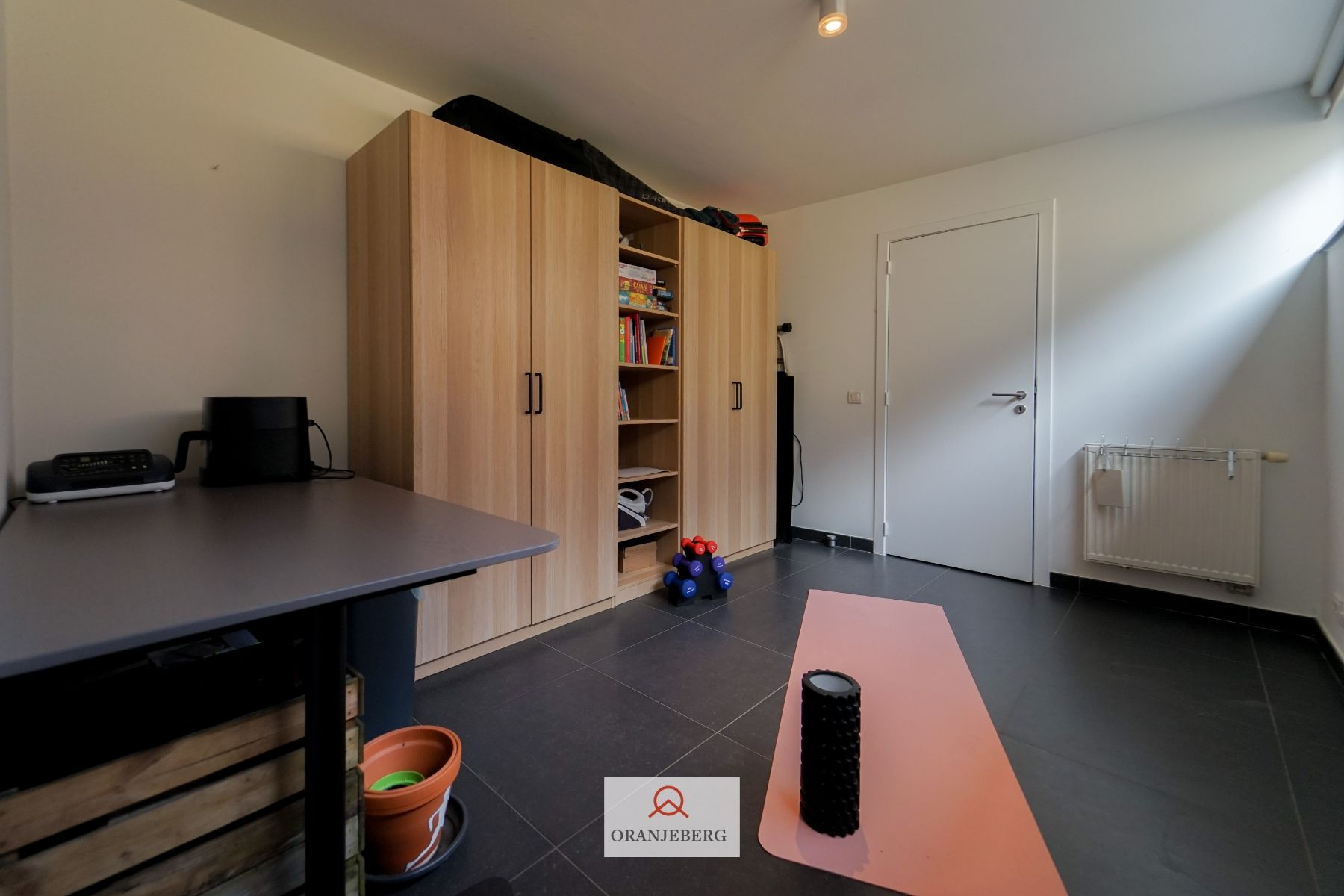 Centraal gelegen 2 slaapkamer-appartement met zicht op de Coupure! foto 29