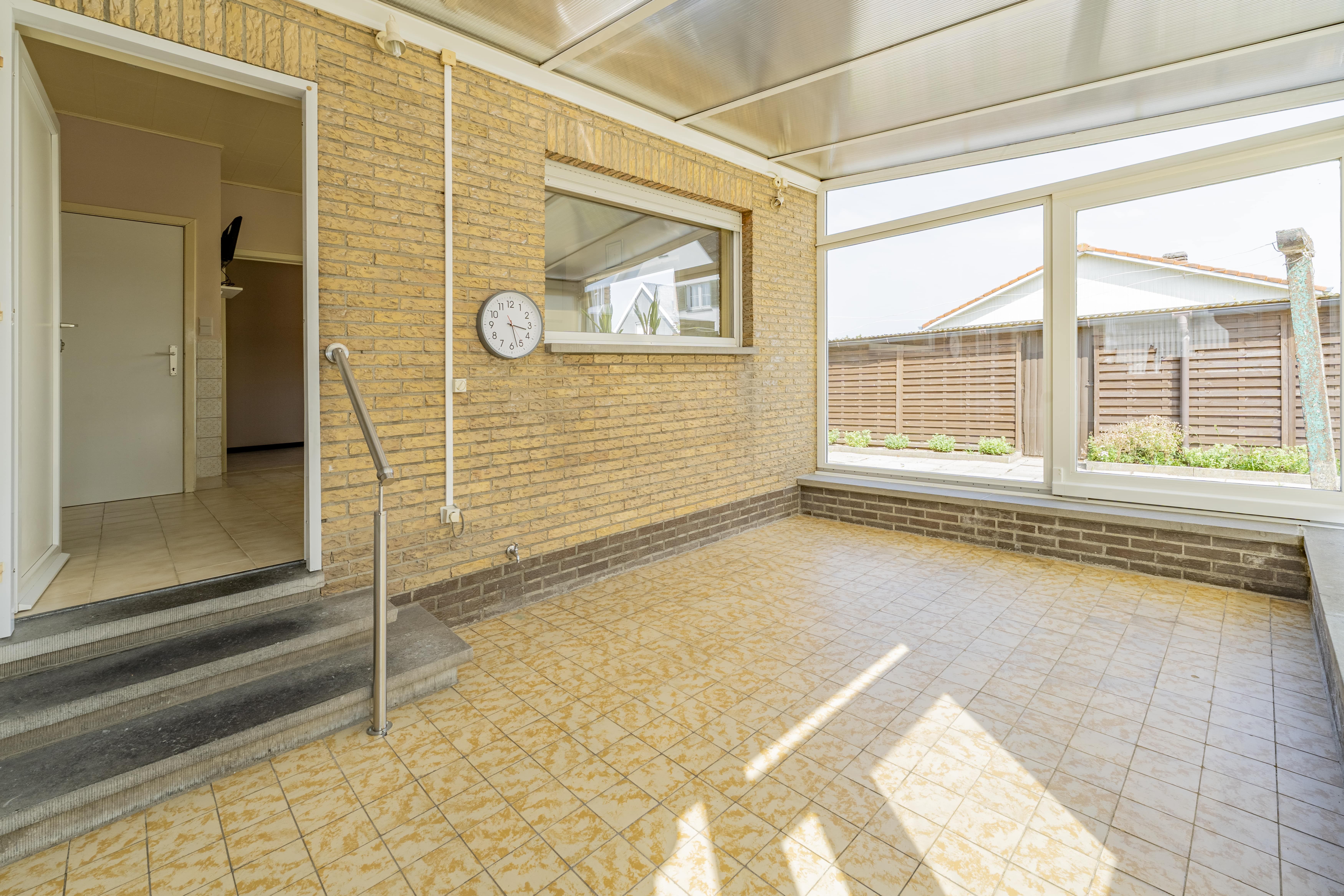 Te renoveren open bebouwing met kelder & garage in een rustige wijk nabij centrum Maldegem foto 9