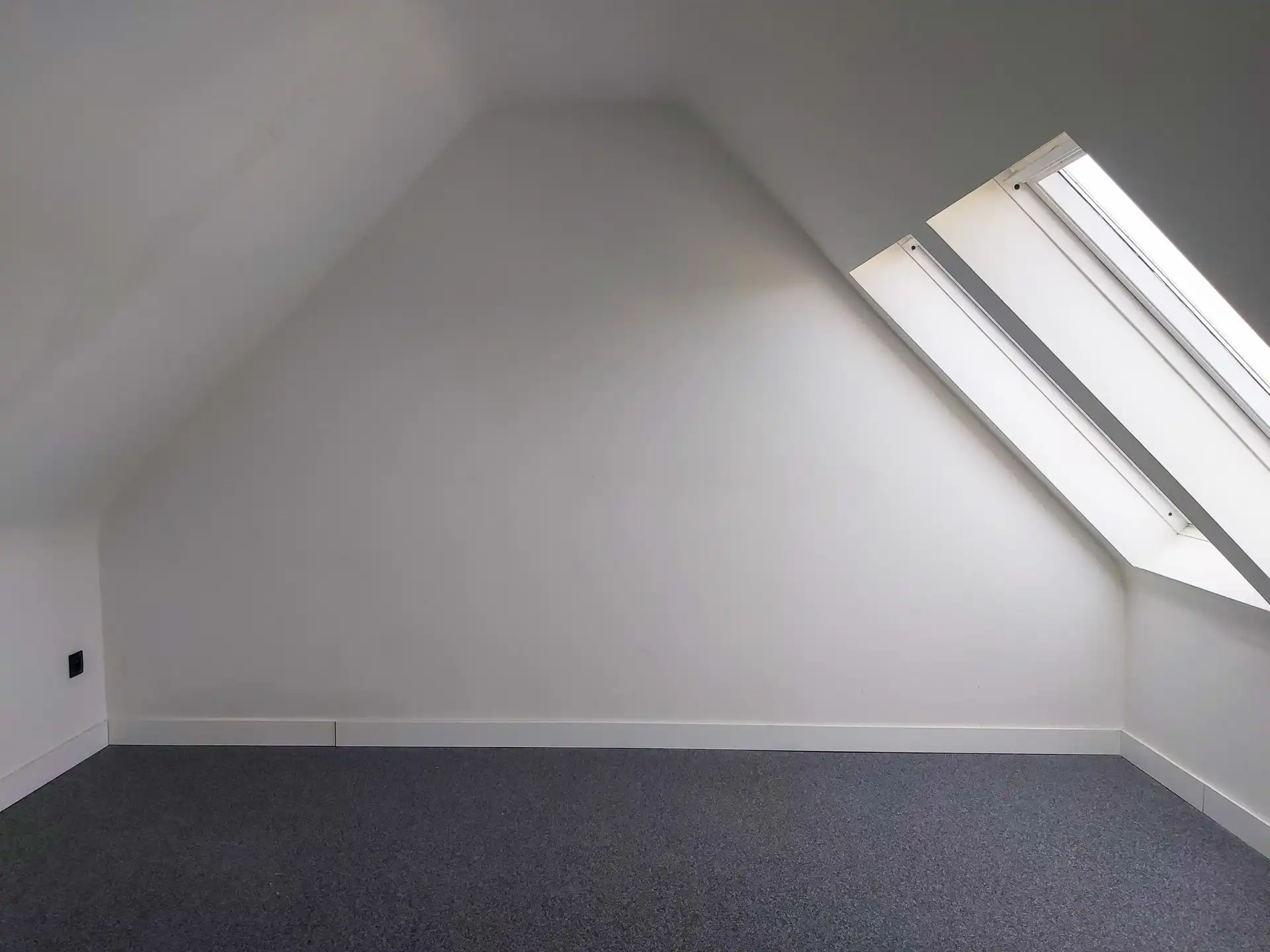 Appartement met 1 slaapkamer, terras en privatieve autostaanplaats in Maasmechelen! foto 6
