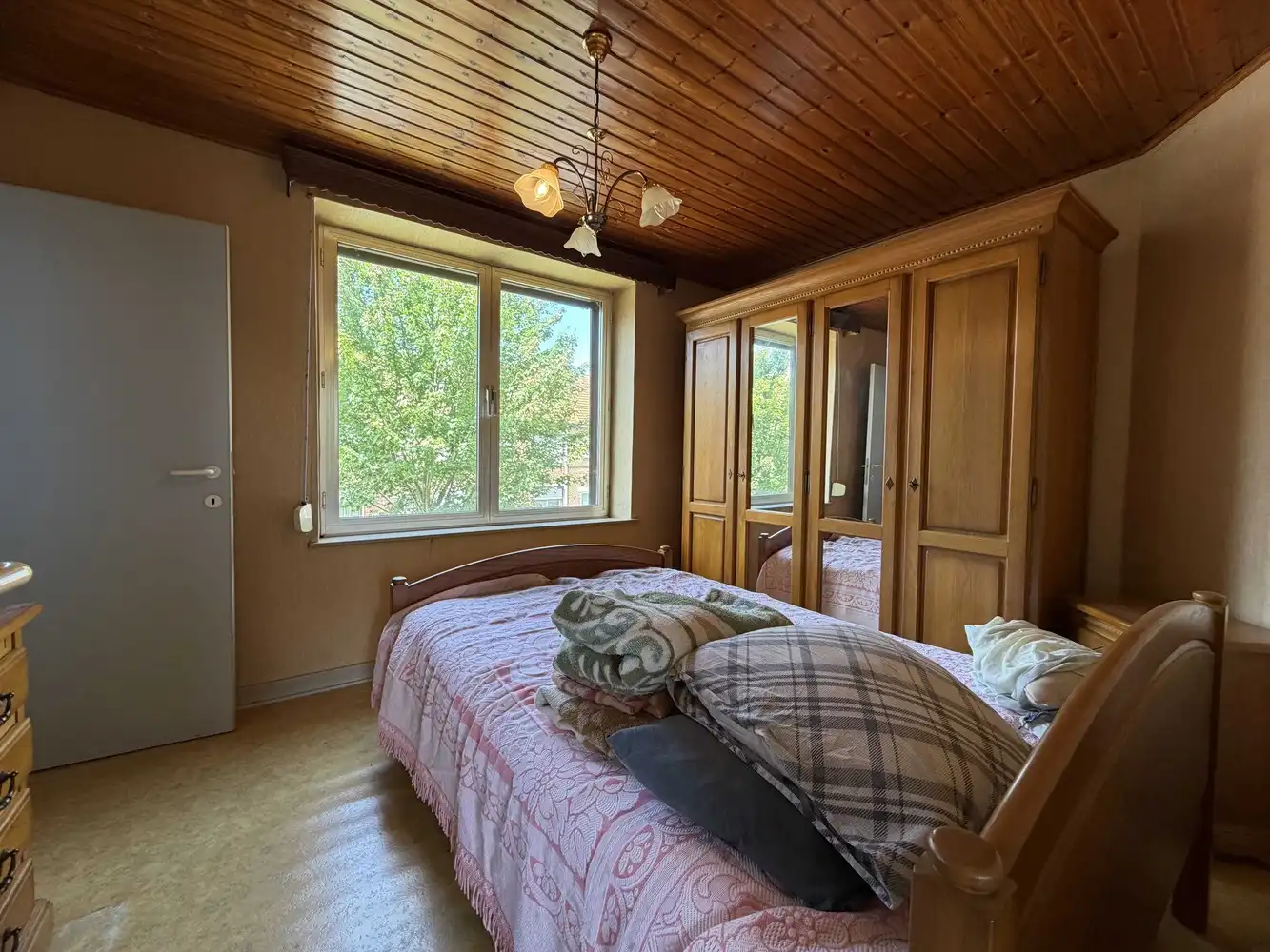 Rustig gelegen wijkwoning met zongerichte tuin foto 14