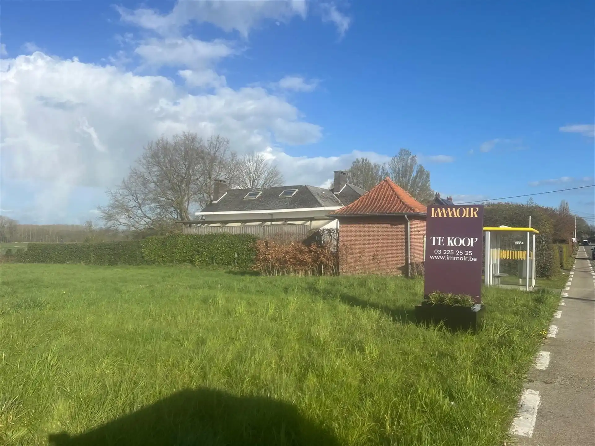 Bouwgrond van 1.034 m² met uitzonderlijke breedte en weids uitzicht. foto 2