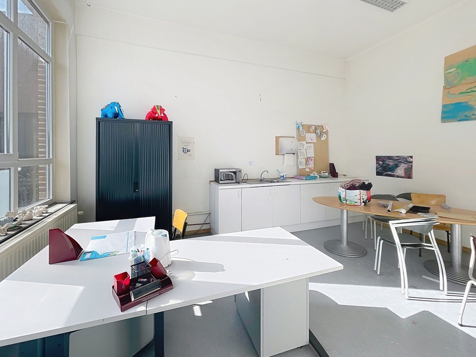 Multifunctioneel kantoorgebouw met parking foto 5