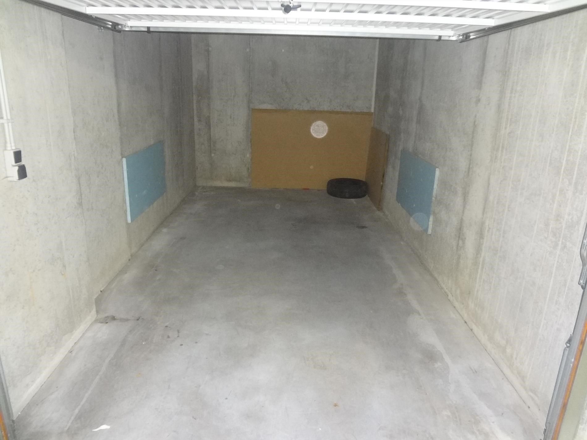 Zeer ruime garage - centrum Wenduine foto 3