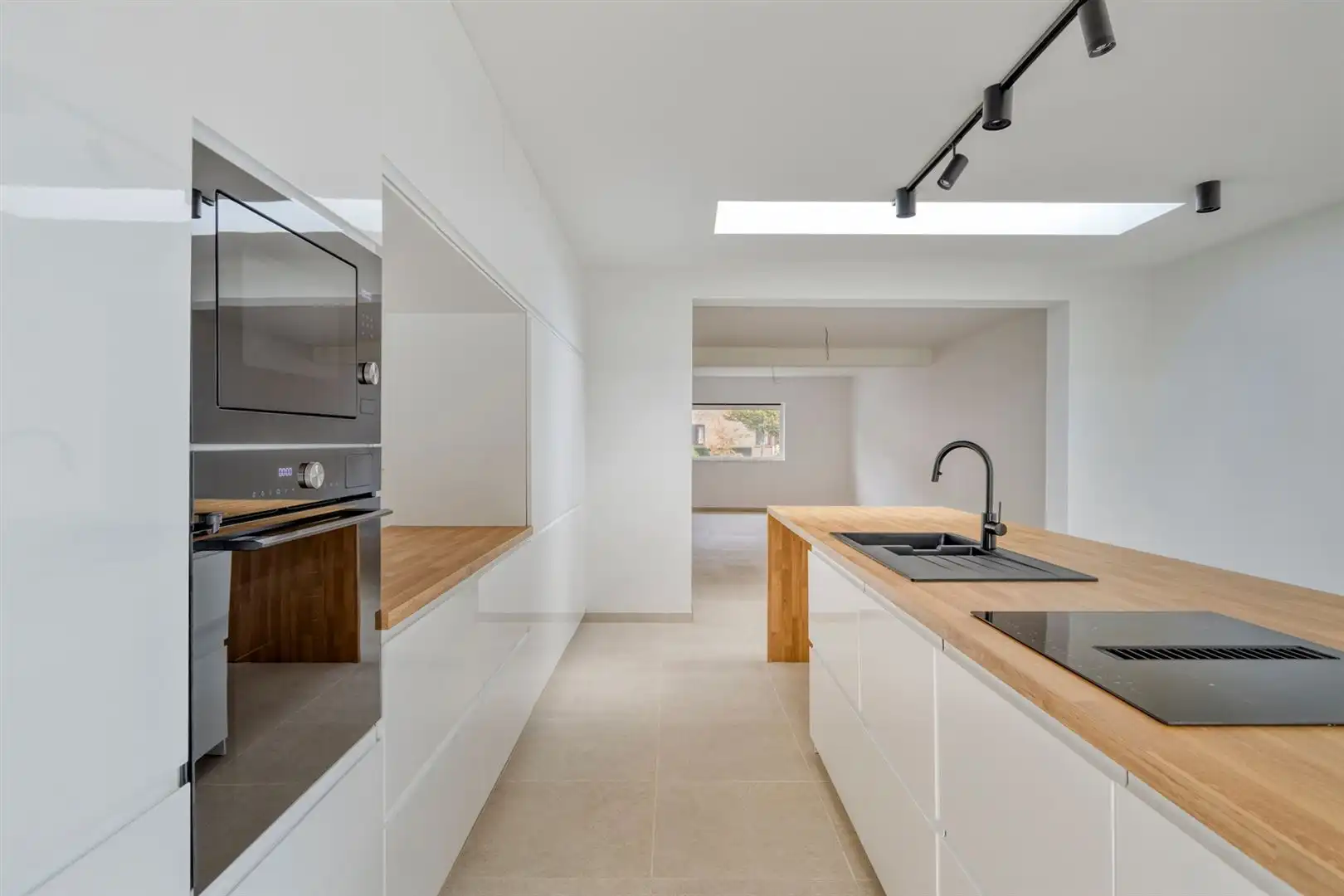 TE KOOP: Volledig gerenoveerde en instapklare woning met 3 slaapkamers te Koersel! foto 10