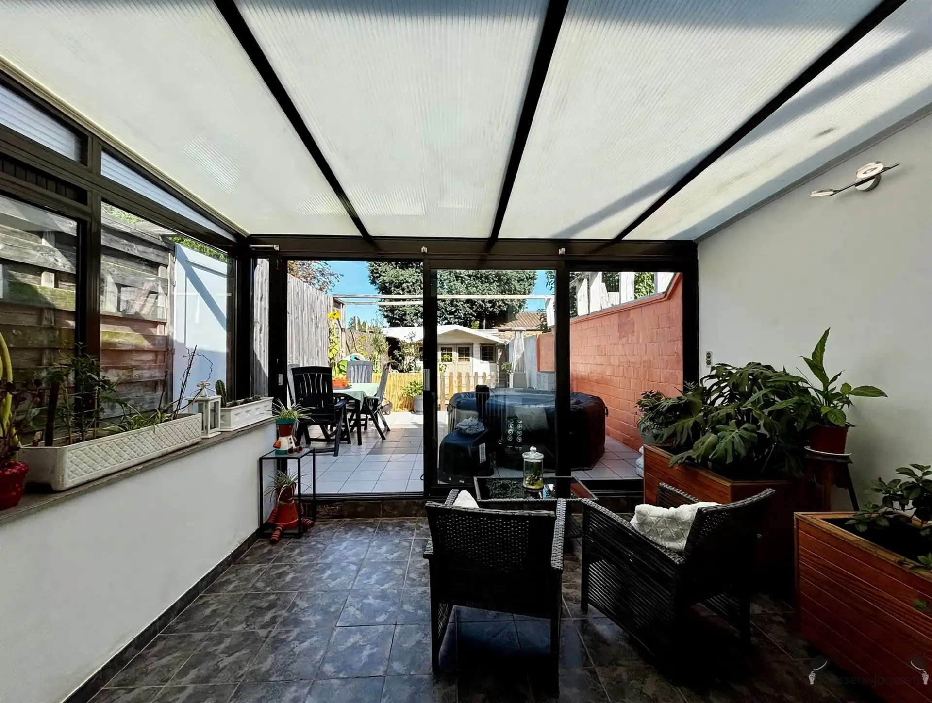 Rijwoning met 3 slaapkamers & tuin foto 14