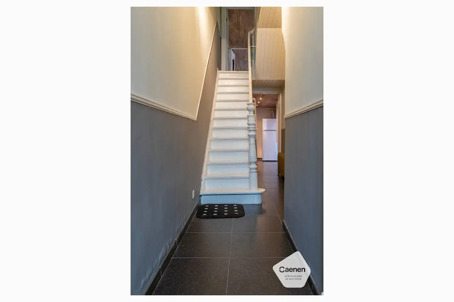 Ruime stadswoning met 3 slaapkamers en gezellige koer foto 2