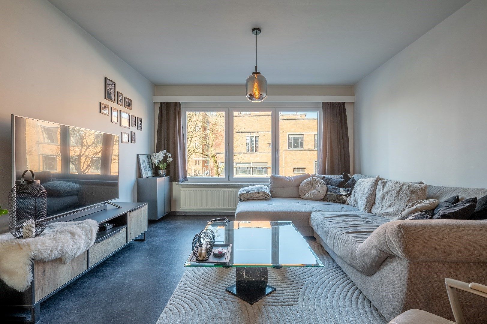 Ruim gerenoveerd appartement met terras, lift en garagebox in Turnhout | 2 slaapkamers | Energielabel B foto {{pictureIndex}}