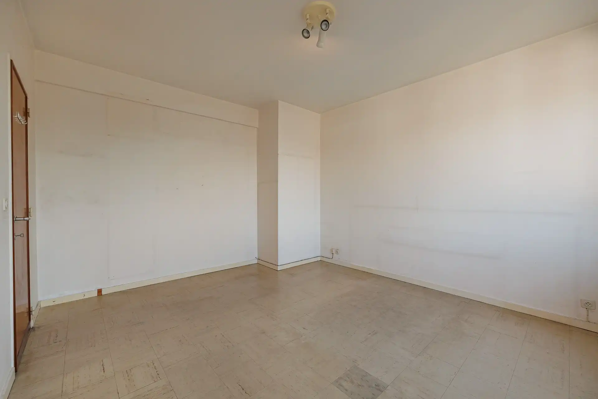 Lichtrijk appartement met garage nabij park Ertbrugge foto 18