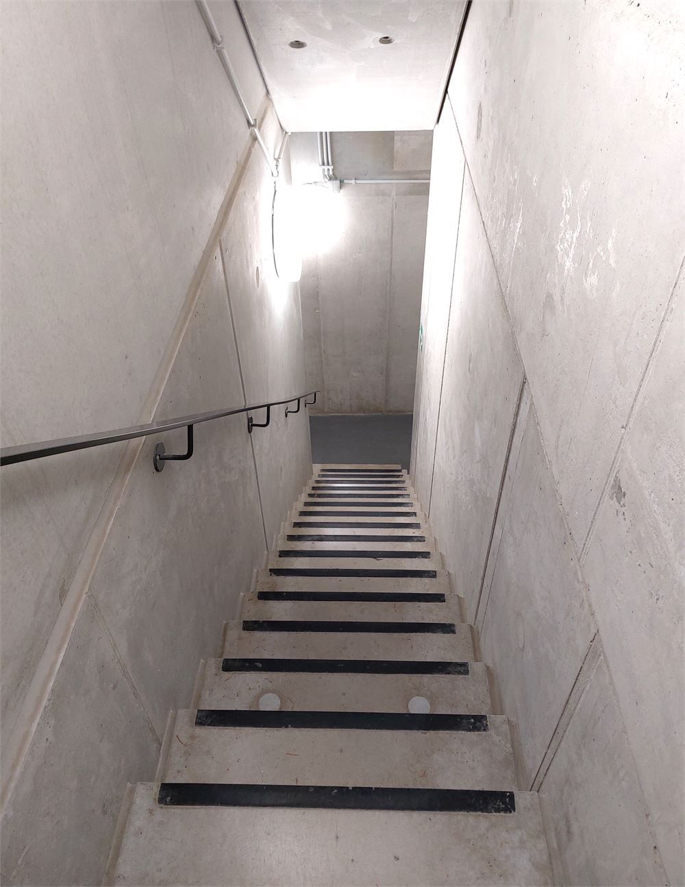 Nieuwbouw luxe appartment met autotaanplaats en fietsenberging foto 28