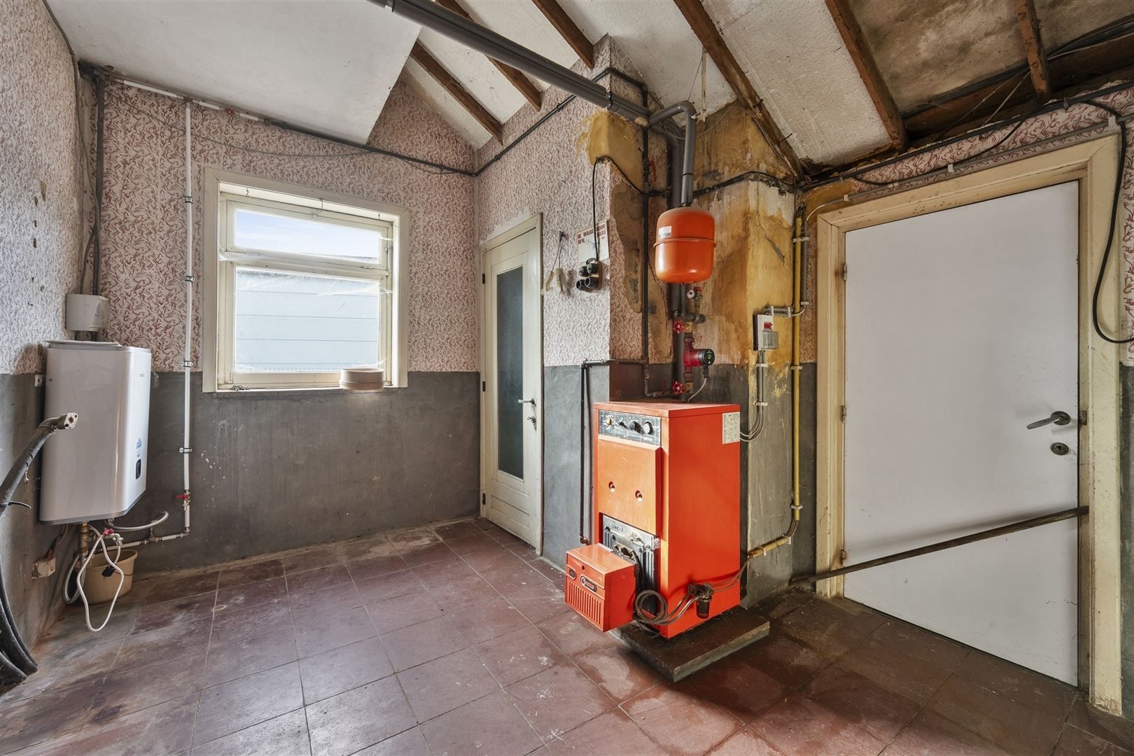 Te renoveren alleenstaande woning foto 9