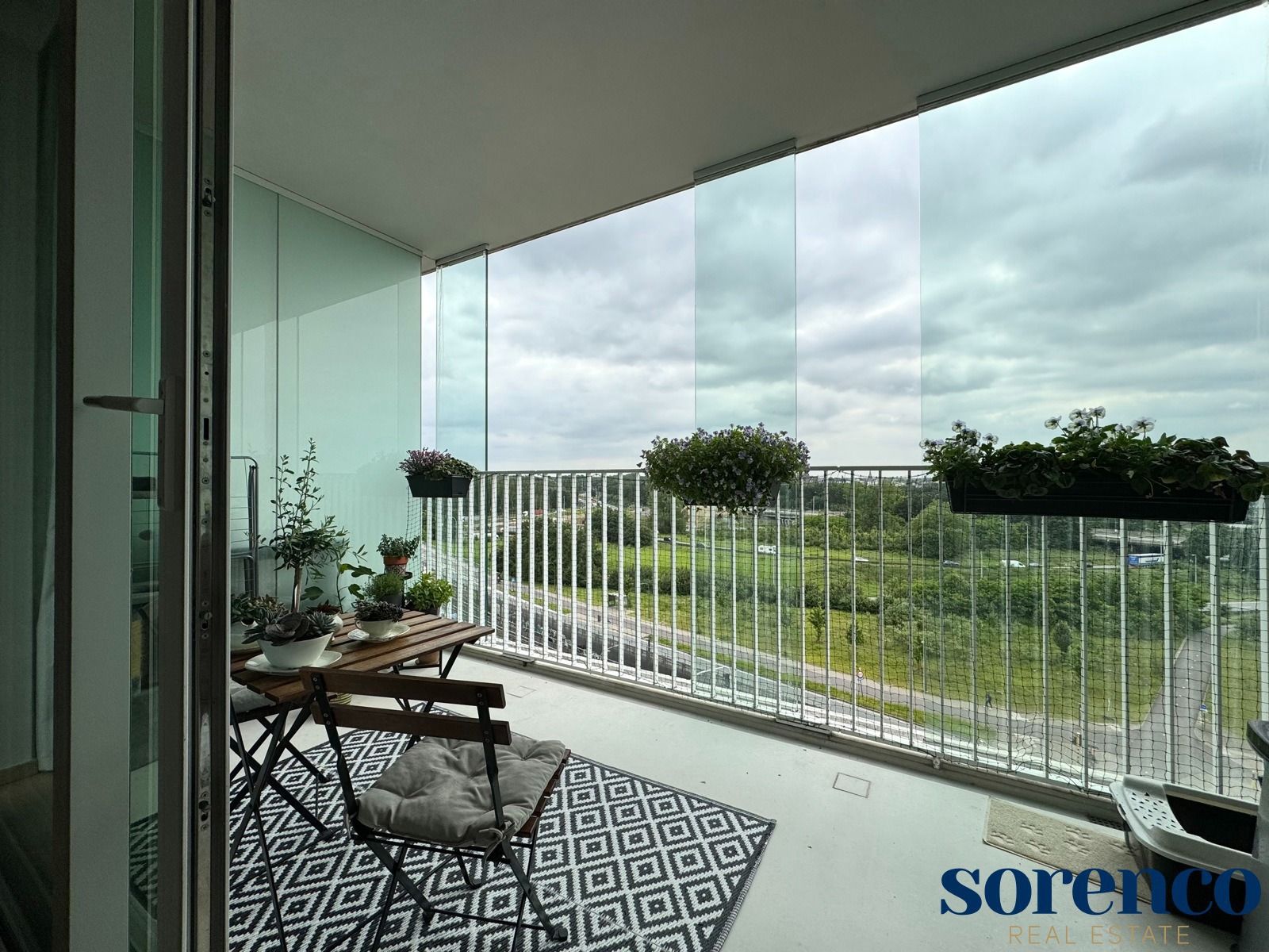 Lumineus 2 slaapkamer app. met terras te Antwerpen + P foto 7