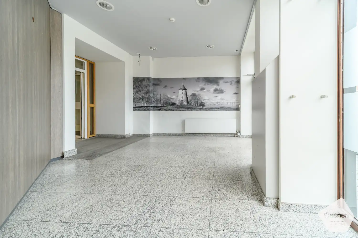 Veurne: Imposant multifunctioneel gebouw op toplocatie op de historische Grote Markt van Veurne foto 2