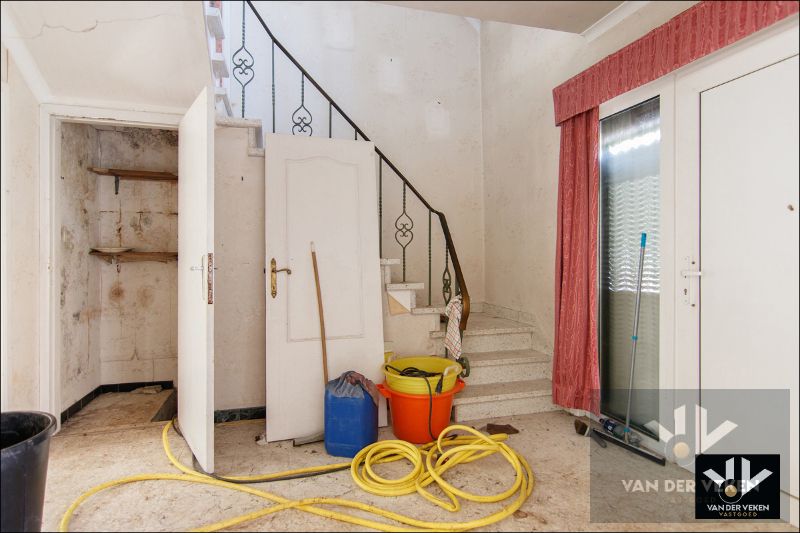RUIME TE RENOVEREN WONING MET POTENTIEEL foto 7