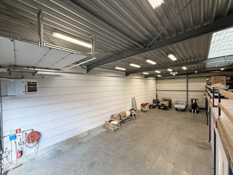 Magazijn met showroom te huur foto 4