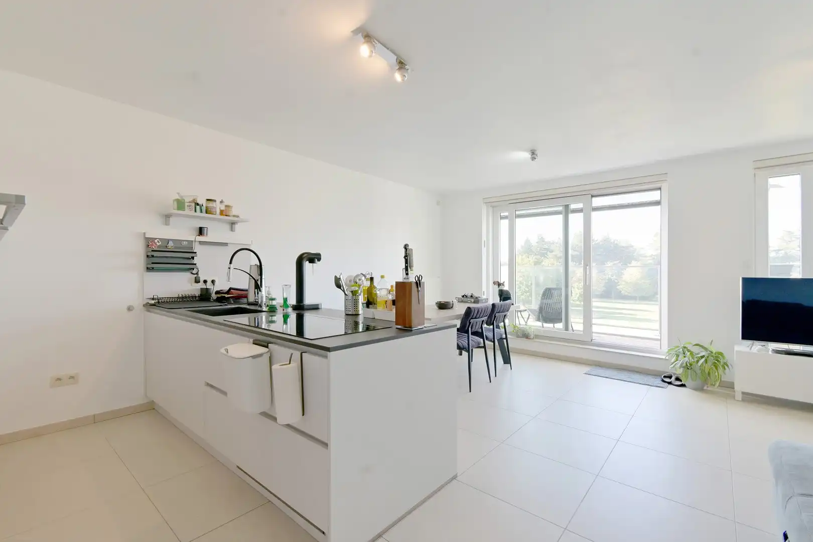Ruime duplex met terras en vrij uitzicht in Zwijnaarde foto 6
