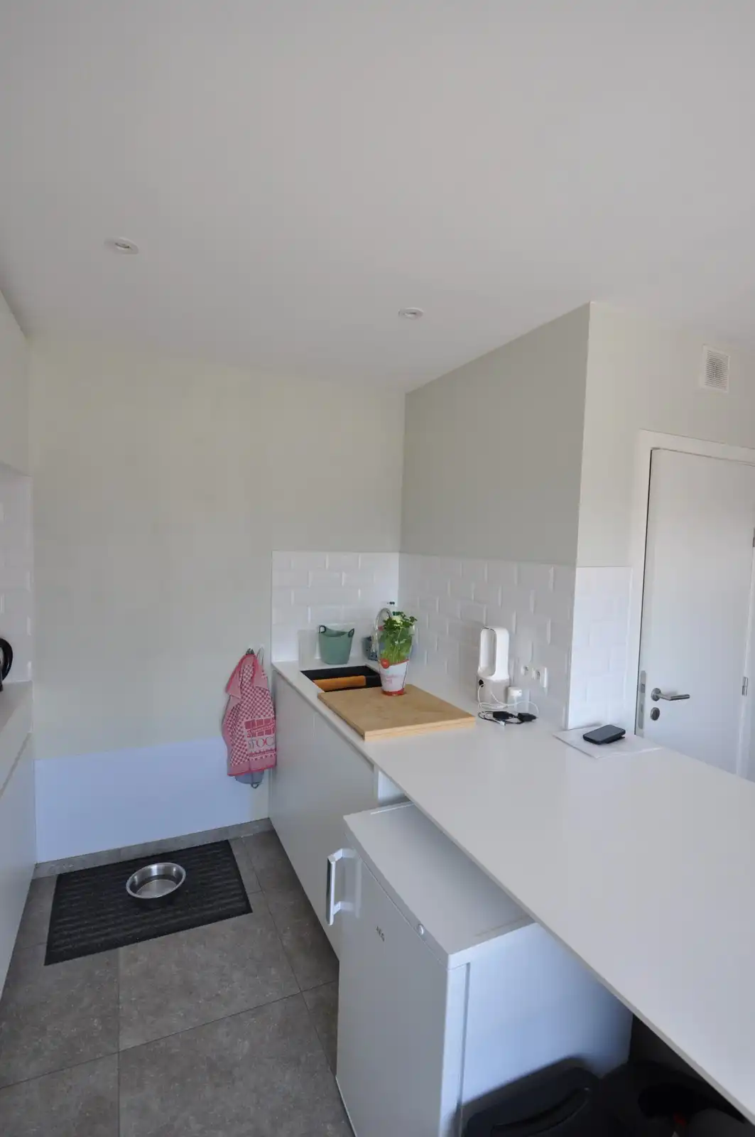 Stijlvol appartement met private autostaanplaats foto 18