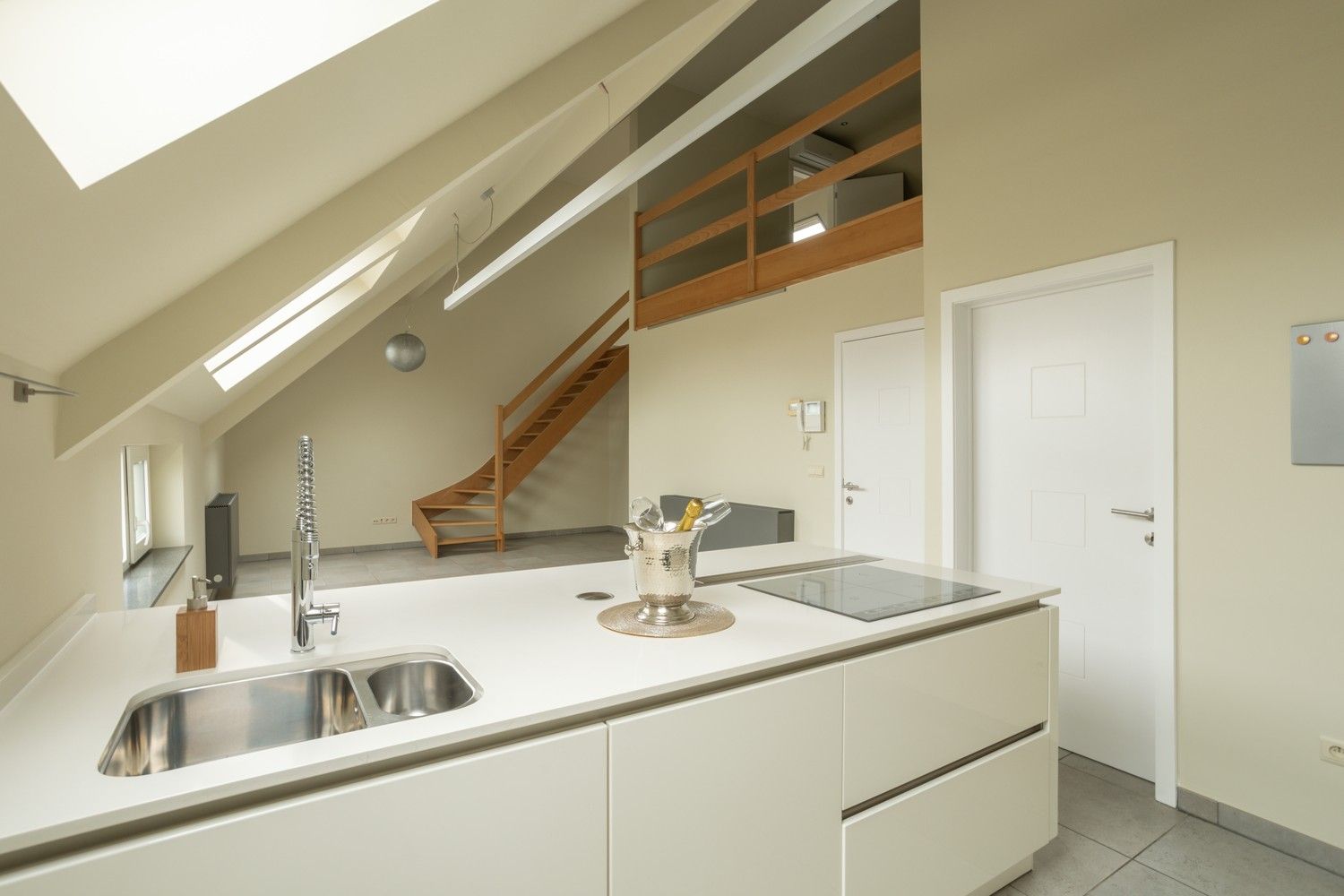 DUPLEXAPPARTEMENT MET 3 SLAAPKAMERS EN PARKEERPLAATS IN HET CENTRUM VAN BILZEN foto 6