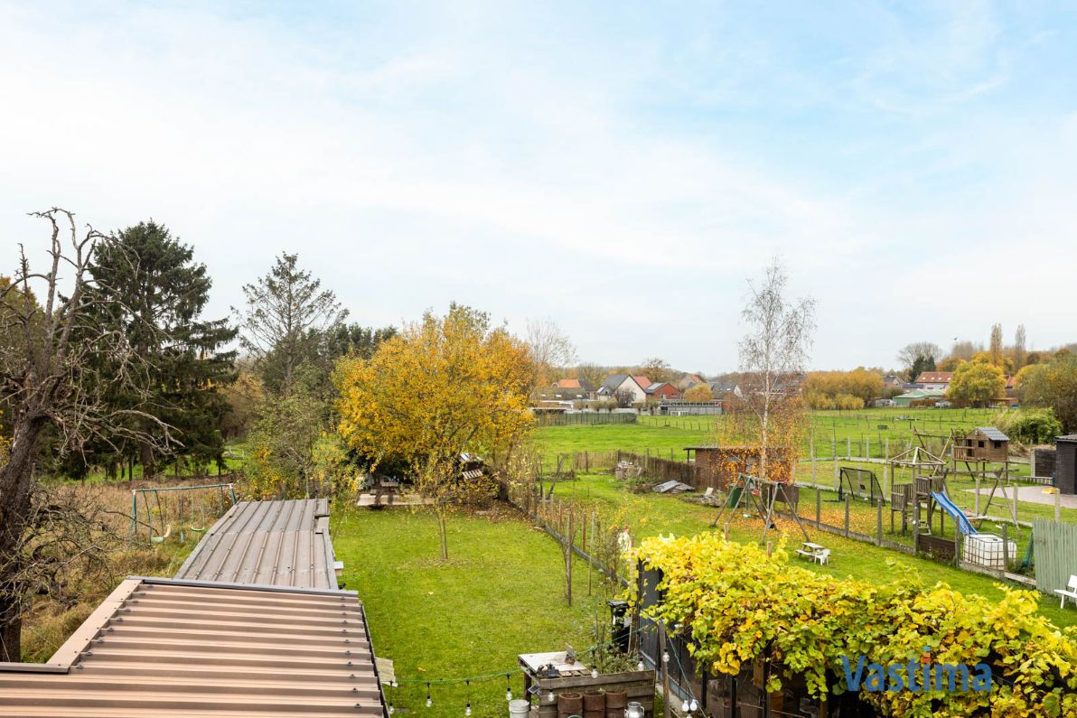 Instapklare woning met 3 slaapkamers, dubbele garage en grote tuin foto 22