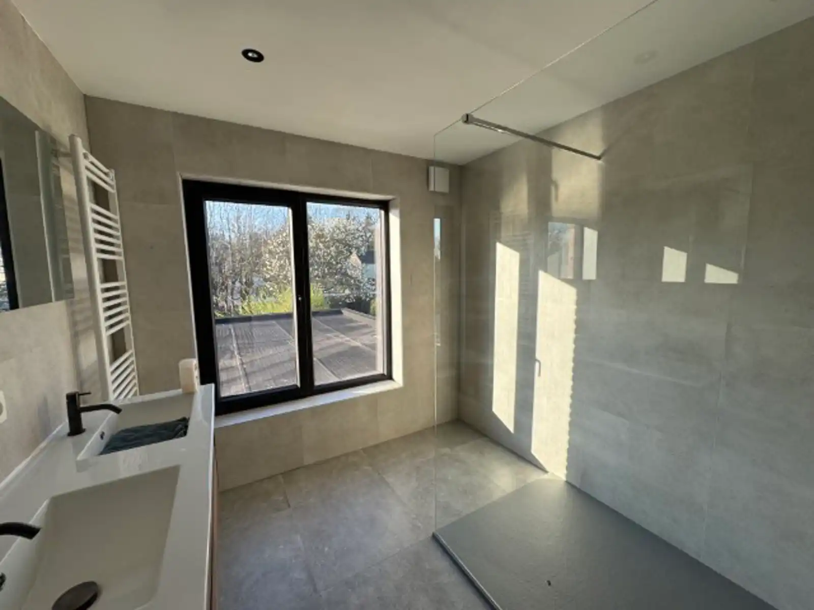 Mooi gerenoveerde gezinswoning foto 8