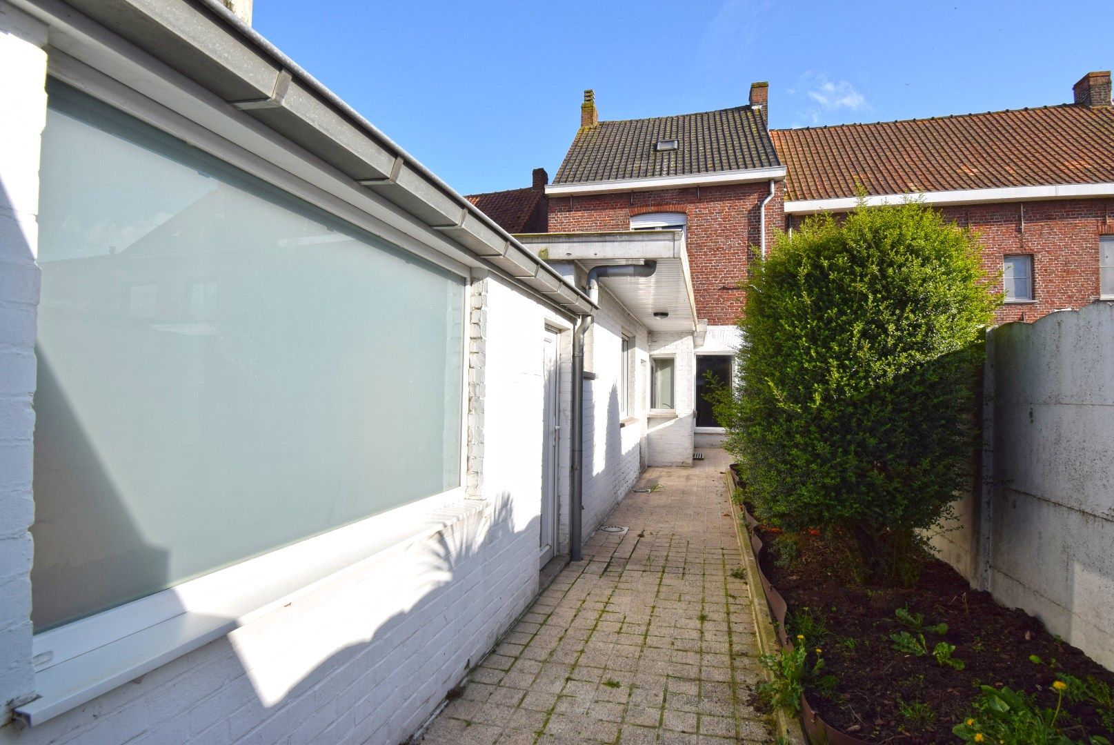 RIJWONING MET GARAGE EN KOER foto 9