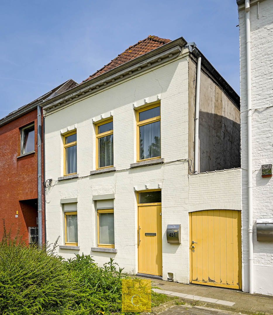 Verzorgde rijwoning met koertje en fietsenpoort op centrale ligging. foto 16