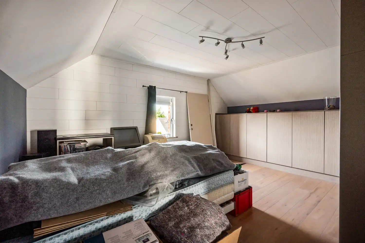 Woning met 2 slpkrs en bijgebouw met veel potentieel foto 13