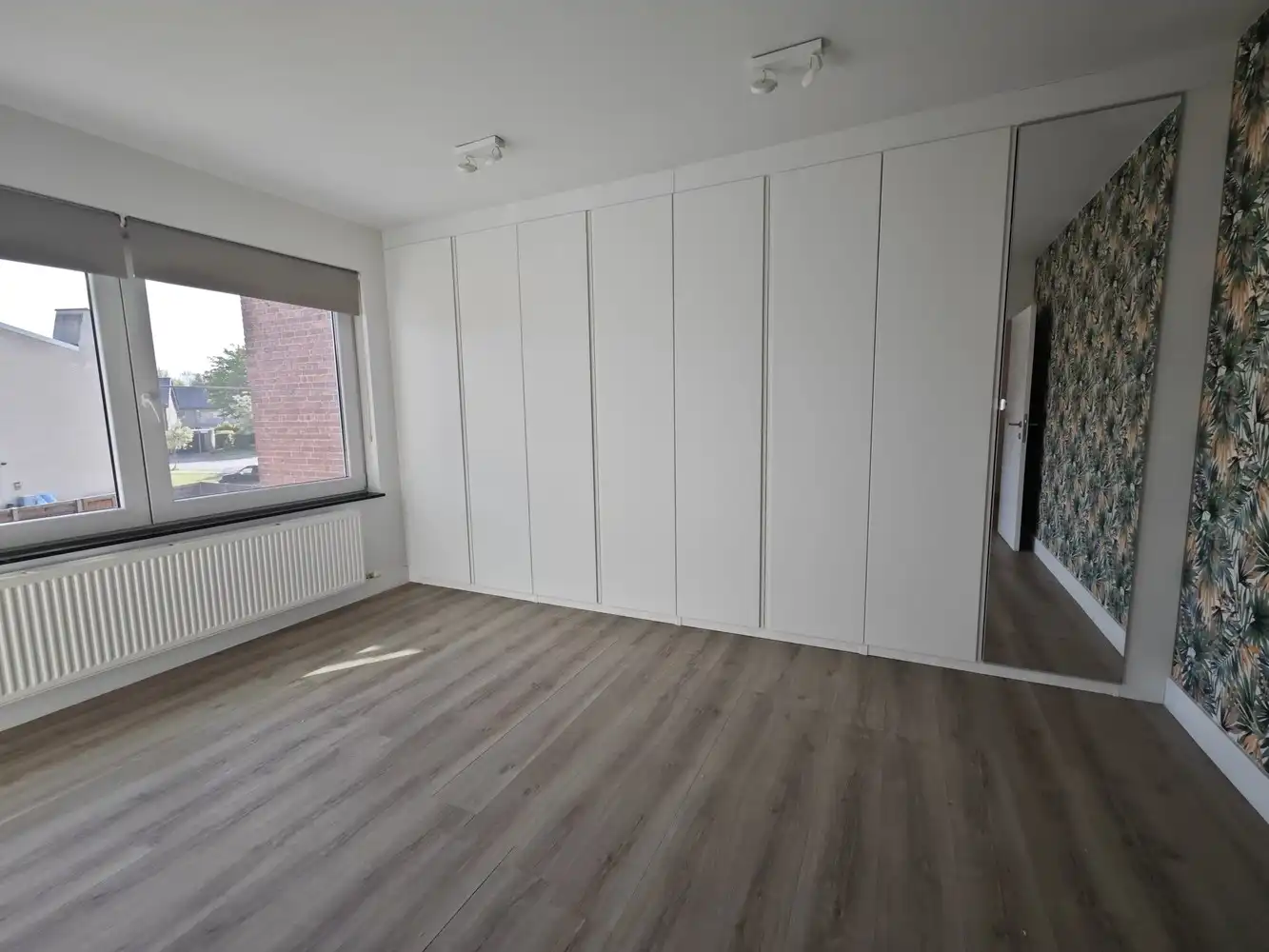 Volledig gerenoveerde stadswoning met 3 slpks en voll. aangelegde tuin foto 18