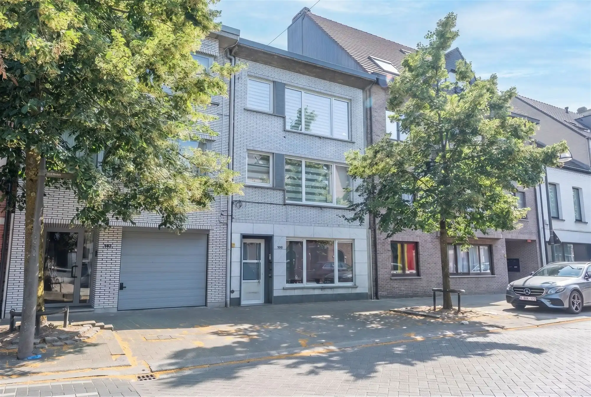 Opbrengsteigendom met 3 verhuurde appartementen foto {{pictureIndex}}