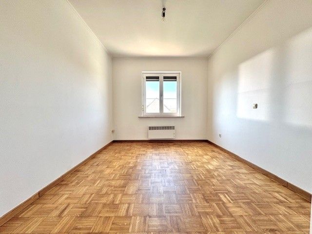 INSTAPKLARE WONING MET 3 SLPKS, TUIN & DUBBELE GARAGE foto 24