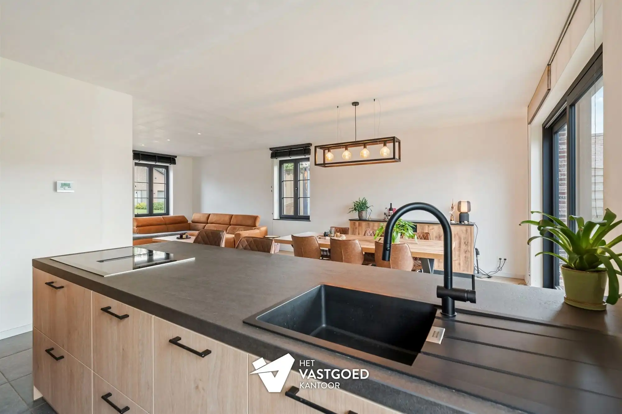 ZEER RUIME RECENTE WONING (266M²) MET LEUKE TUIN TE WIJCHMAAL foto 8