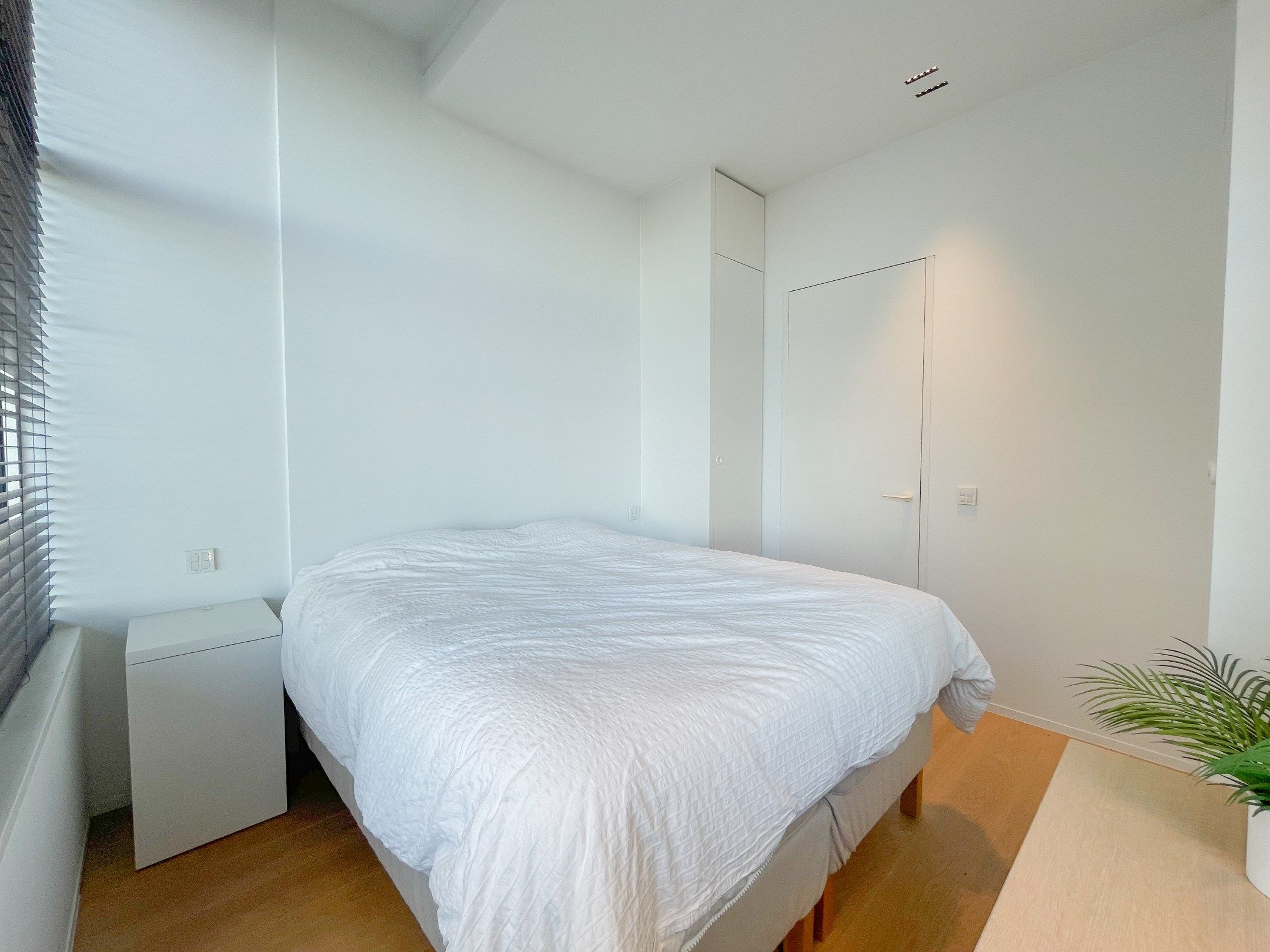 Uitzonderlijk, luxueus afgewerkt hoekappartement met frontaal zeezicht. foto 27