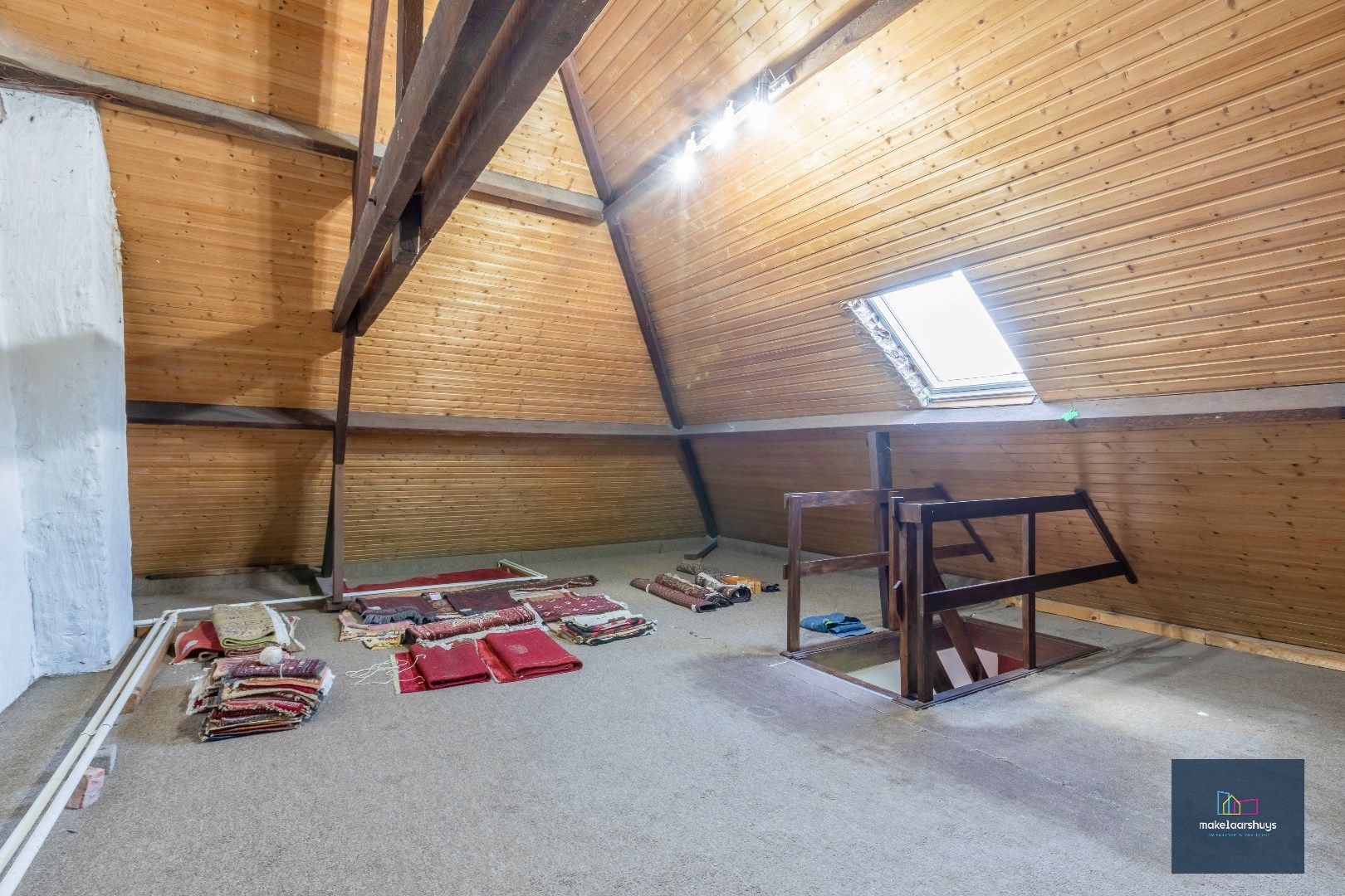 Ruime HOB met 4 slpk, ruime zolder, tuin en garage  foto 17