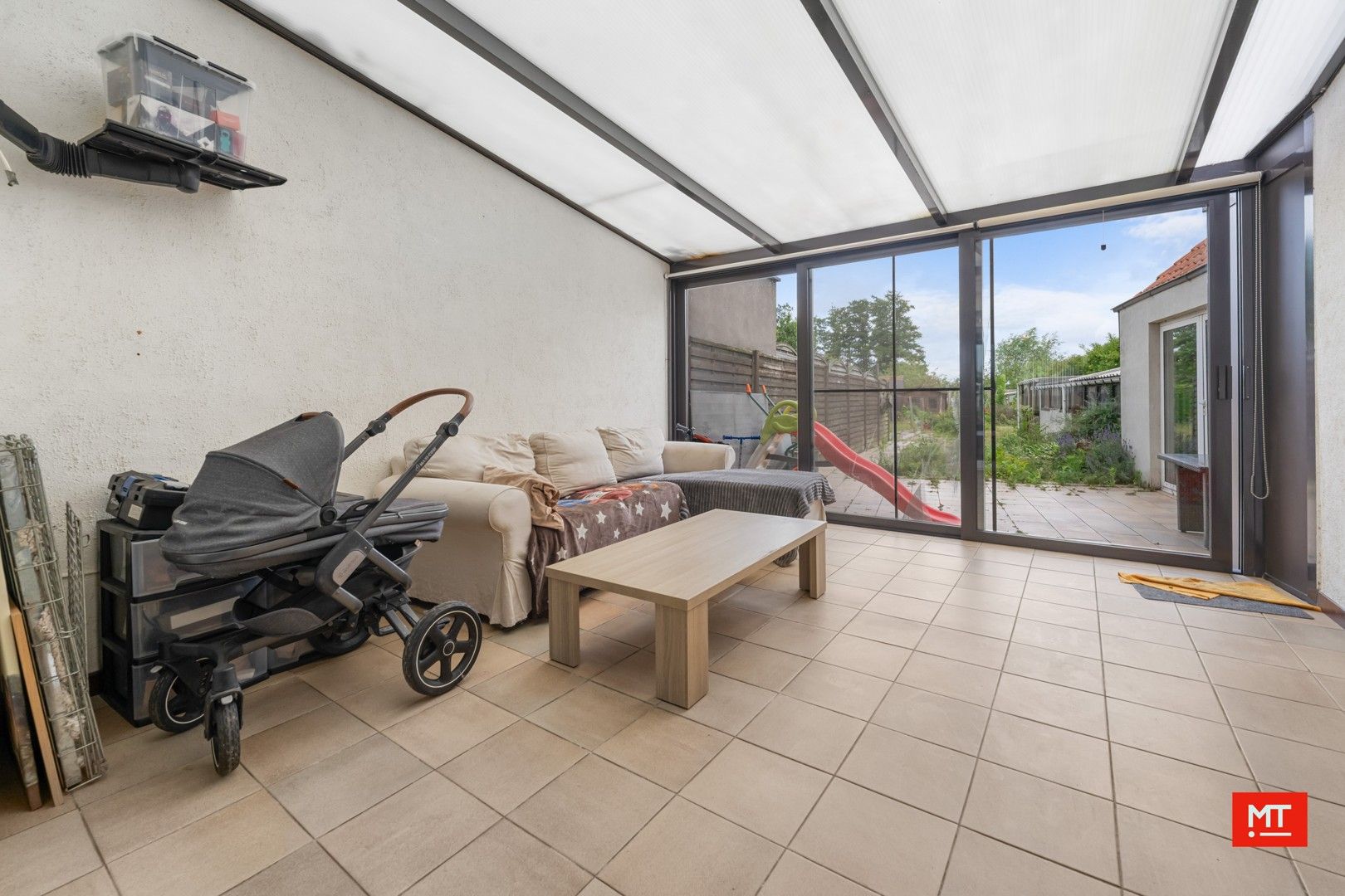 Op te frissen halfopen woning met 4 slaapkamers, tuin en garage foto 5
