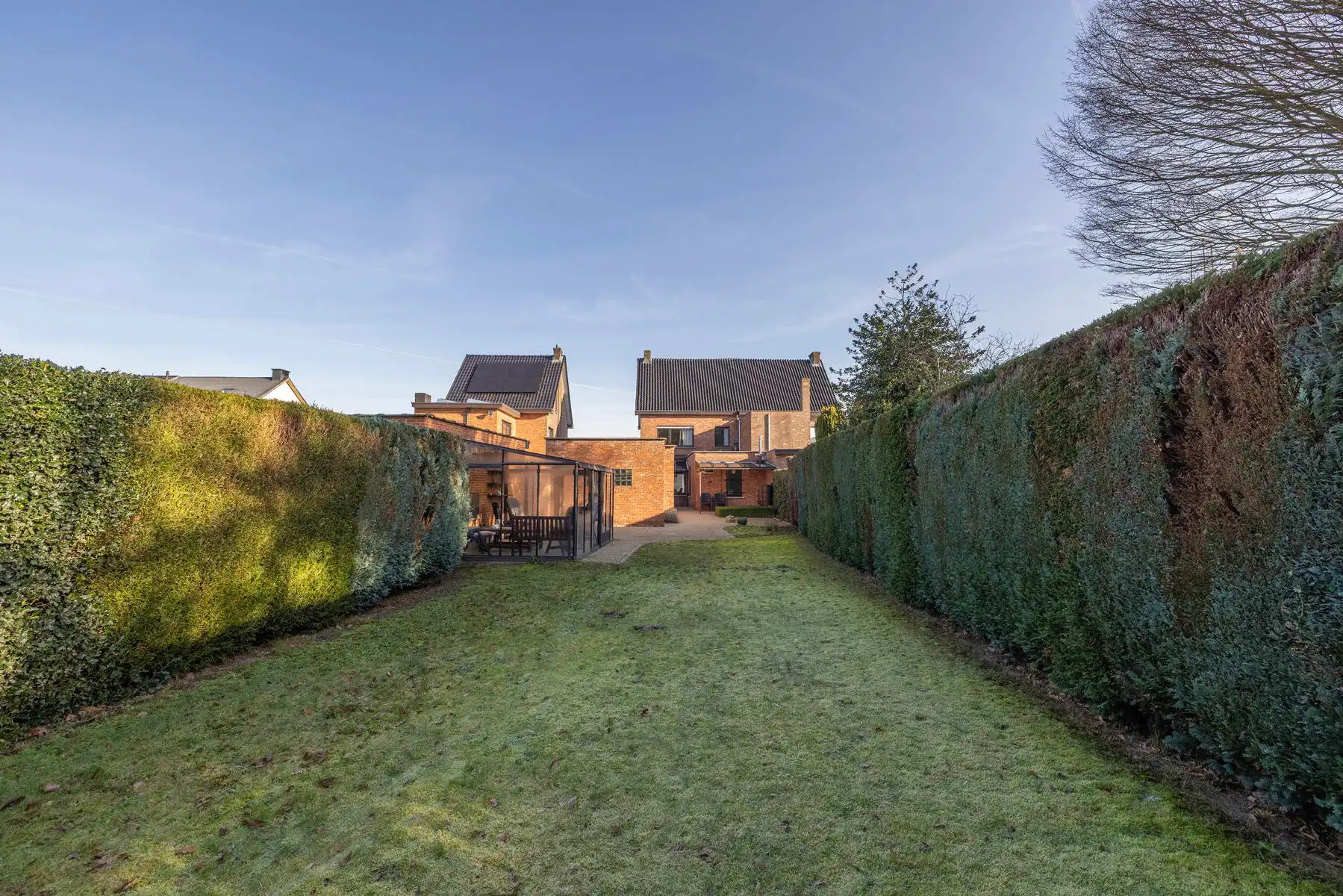 HOB met 3 slpk, garage en tuin op ZW perceel van 700m² foto 2