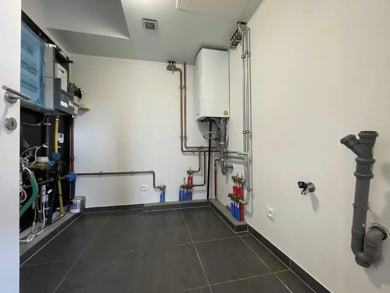 Recente gezinswoning vlakbij het centrum van Genk foto 10