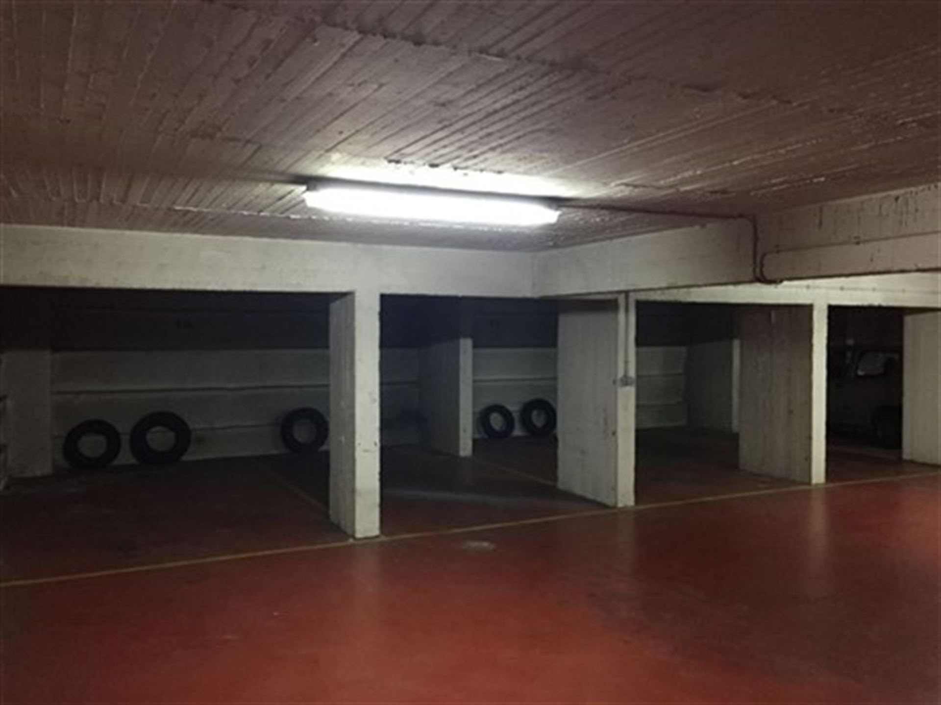 Lot van 5 autostaanplaatsen in de EU wijk  foto 4