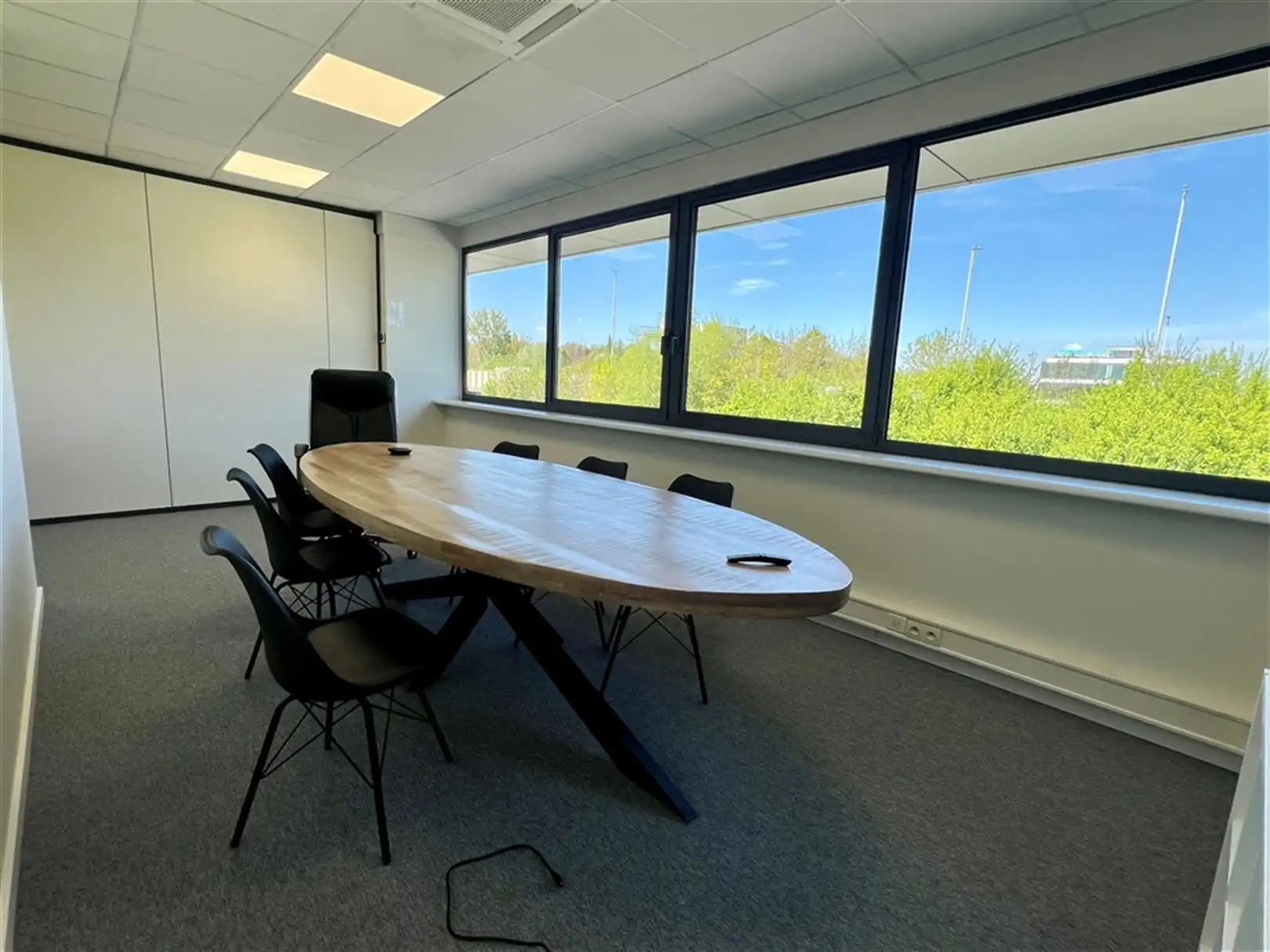 Vlot bereikbare kantoren aan op-en afrit van de E40 foto 3