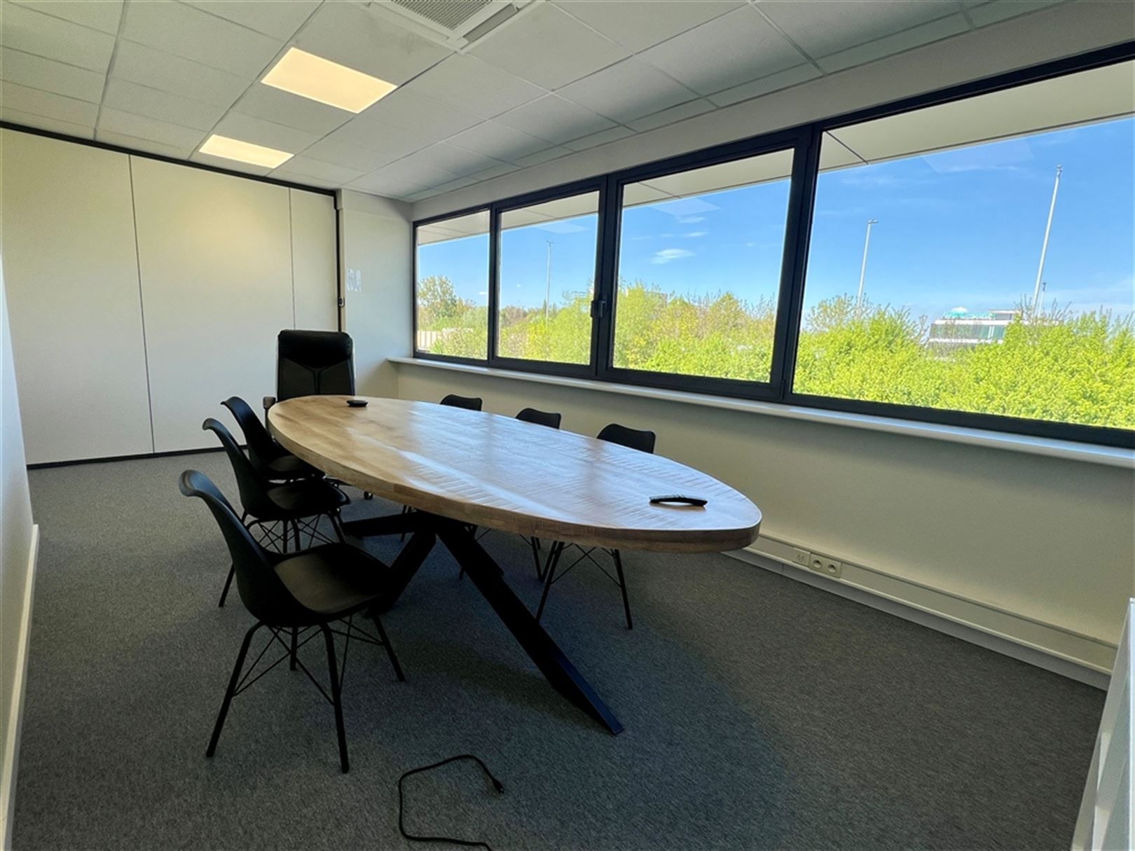 Vlot bereikbare kantoren aan op-en afrit van de E40 foto 3