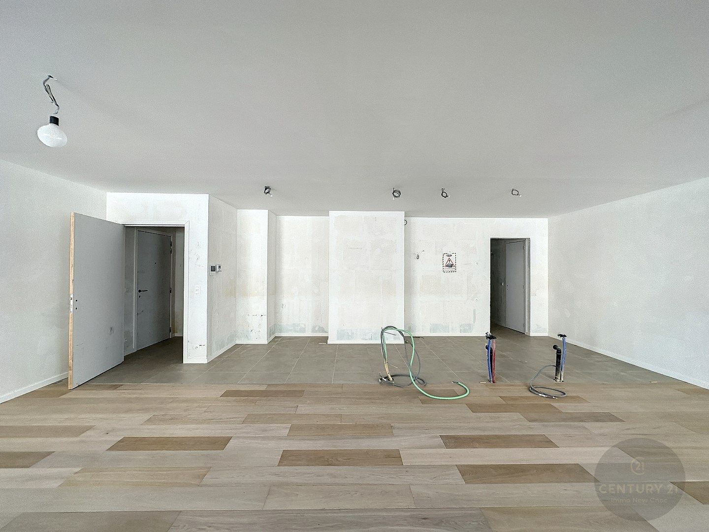 NIEUW en ZEER RUIM gelijkvloersappartement foto 24