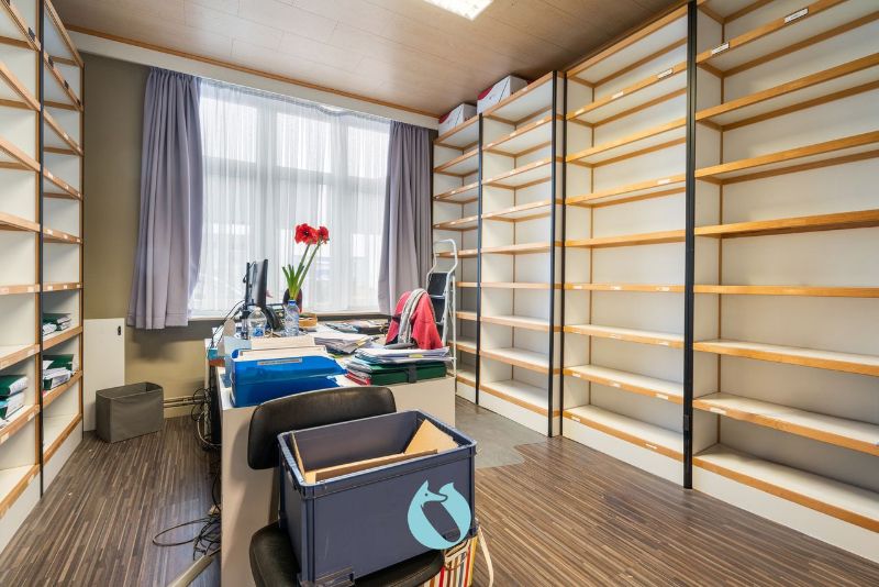 Ruime karaktervolle woning met stadstuin en doorrit foto 11