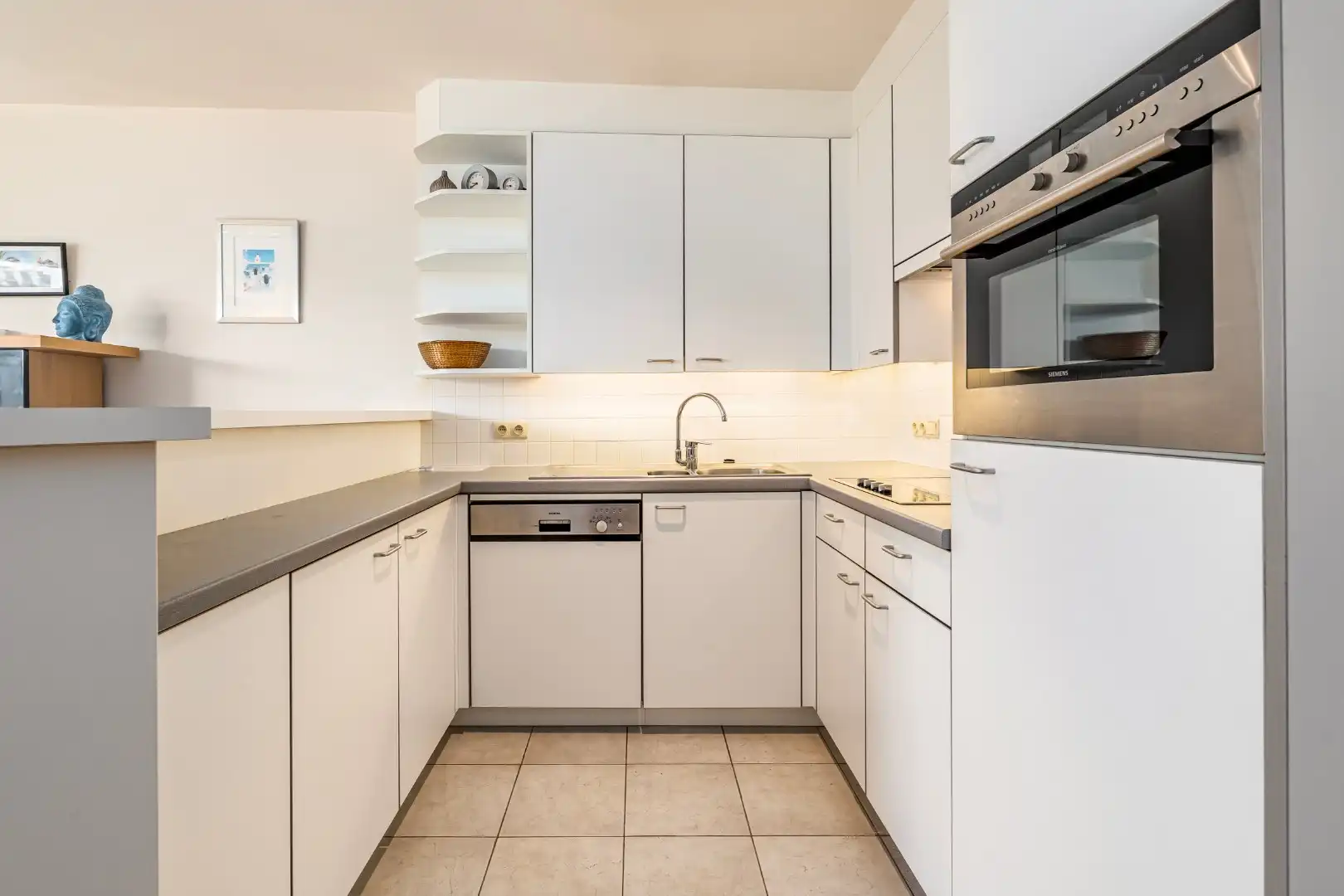 Instapklaar appartement met prachtig zeezicht. foto 3
